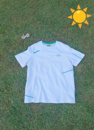 T-shirt Umbro taille M blanc, marque: Umbro, état: Très bon état, taille: M, 10,00 €, 11,20 € Protection acheteurs incluse