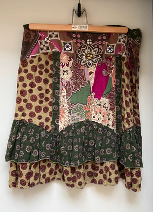 Gebloemde rok met parels, merk: Frime, staat: Heel goed, maat: M / 38 / 10, € 18,00, € 19,60 inclusief Kopersbescherming