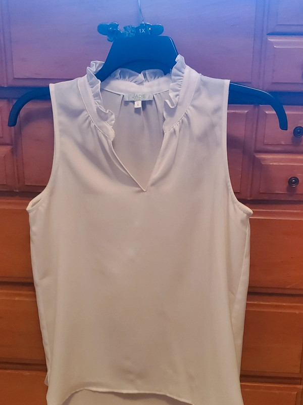 Jade ladies Sleeveless white shirt size small 3