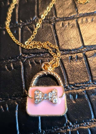 Prachtig tasje aan ketting 20cm, staat: Nieuw zonder prijskaartje, € 3,95, € 4,85 inclusief Kopersbescherming