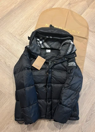 Burberry London Puffer Jacket – Size L, merk: Burberry, staat: Goed, maat: L, € 170,00, € 179,20 inclusief Kopersbescherming