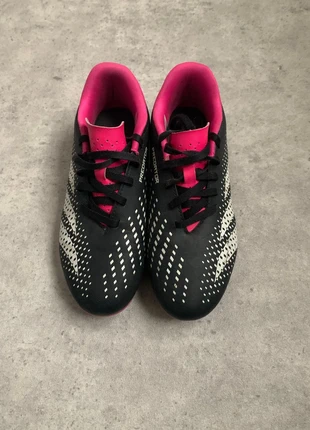 Crampon Prédator Adidas Noir & Rose, marke: adidas, zustand: Sehr gut, größe: 36, 20,00 €, 21,70 € inklusive Vinted-Käuferschutz