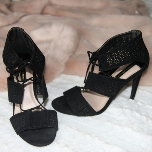 Sandales noires avec cordes 2
