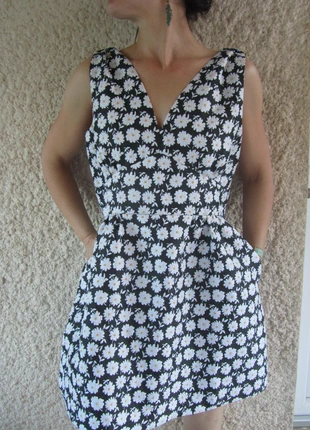 Jolie robe noire à fleurs blanches. La Redoute. Taille 42 et non 44., marke: La Redoute, zustand: Sehr gut, größe: XL / 42 / 14, 20,00 €, 21,70 € beinhaltet Vinted-Käuferschutz Pro