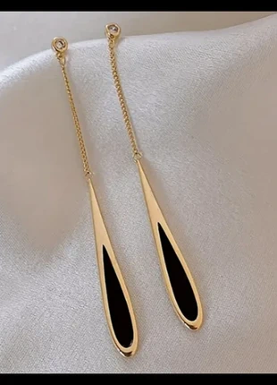 Boucles d’oreilles à pompons dorés – Élégance et confort au quotidien -2 -, marque: Tendance, état: Très bon état, 15,00 €, 16,45 € Protection acheteurs incluse