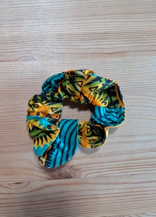 Chouchou en tissu coloré motifs ethniques, marque: Accessoire, état: Neuf sans étiquette, 2,00 €, 2,80 € Protection acheteurs incluse