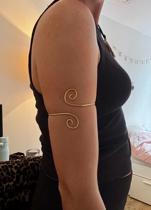 Boven armband van messing, merk: zelfgemaakt, staat: Nieuw met prijskaartje, € 10,00, € 11,20 inclusief Kopersbescherming