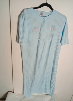 Chemise de Nuit Longue Bleu Ciel Côtelée Broderie T. 42/44, état: Très bon état, taille: XL / 42 / 14, 6,00 €, 7,00 € Protection acheteurs incluse