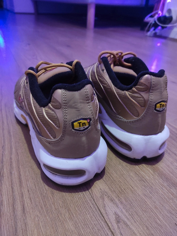 NIKE Air Max Plus QS Tuned 1 Or Reflet