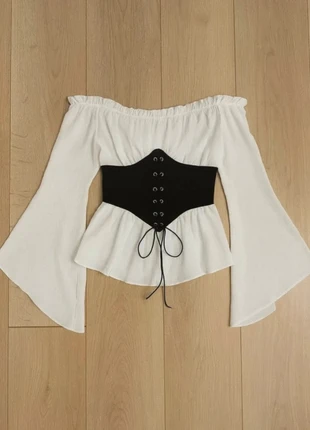 Haut blanc épaules dénudées avec corset noir style bohème chic, marque: bohemiia, état: Très bon état, taille: M / 38 / 10, 39,00 €, 41,65 € Protection acheteurs incluse