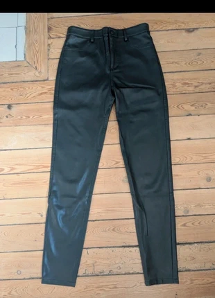 Pantalon similicuir, marque: Kiabi, état: Bon état, taille: S / 36 / 8, 2,50 €, 3,33 € Protection acheteurs incluse