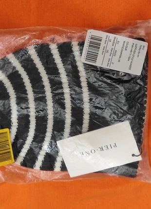 Cappello nero nuovo – Pier One (ancora imbustato), merk: Pier One, staat: Nieuw met prijskaartje, maat: Universeel, € 6,00, € 7,00 inclusief Kopersbescherming