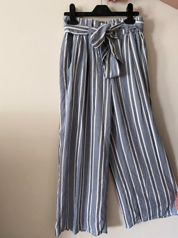 Hollister hotsell striped pants