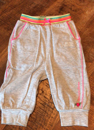 Vrolijke broek, Born to be fameus, 68, marque: Born to be Famous, état: Bon état, taille: 6-9 mois / 68 cm, 1,50 €, 2,28 € Protection acheteurs incluse