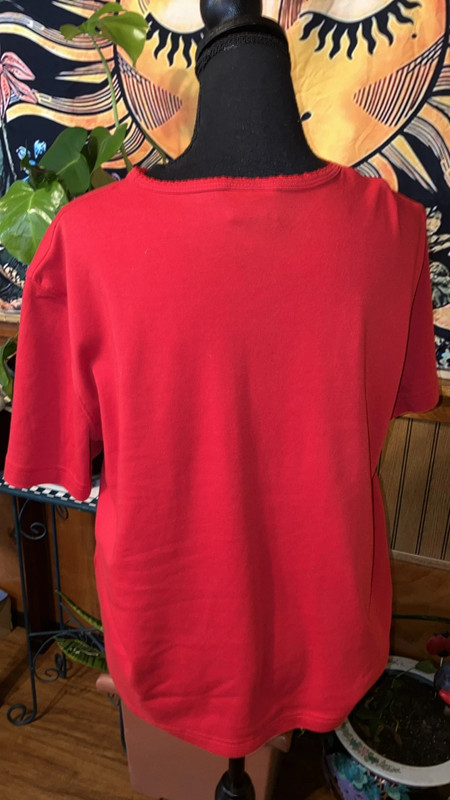 Grandma core large red tee shirt embroidered flowers 3