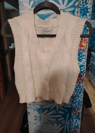 Off White Short sleeve sweater, brand: Pink Rose, condition: Good, size: 6 / S, $3.00, $3.85 includes Buyer Protection