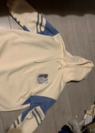 Witte trui attack on titan, merk: Titan, staat: Heel goed, maat: M / 38 / 10, € 15,00, € 16,45 inclusief Kopersbescherming