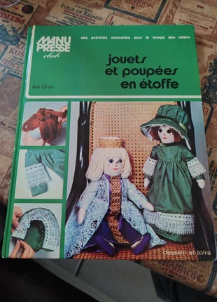 Livre Ancien jouets et poupées en étoffe année 77, état: Bon état, 6,00 €, 7,00 € Protection acheteurs (Pro) incluse