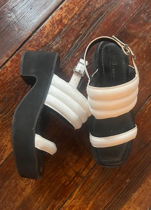 Sandales blanched et noires chunky Asos, brand: ASOS, condition: Good, size: 38, €3.00, €3.85 includes Buyer Protection