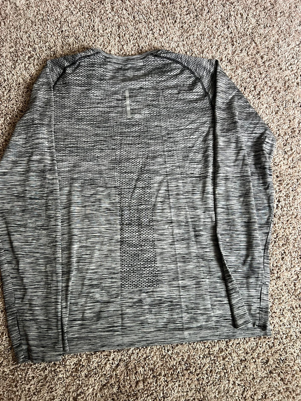 Men’s Nike Dri-Fit top. Large 4