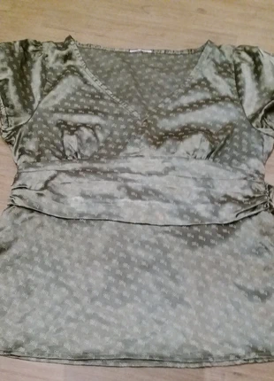 Top vert satiné noeud dos 38, marque: Camaïeu, état: Bon état, taille: M / 38 / 10, 1,00 €, 1,75 € Protection acheteurs incluse