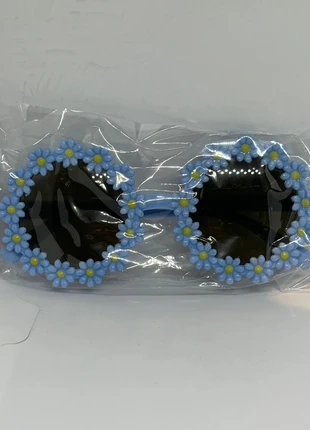 Leuke meisjes bloemetjes zonnebril paars blauw, merk: Uitverkoop, staat: Heel goed, € 1,99, € 2,79 inclusief Kopersbescherming Pro