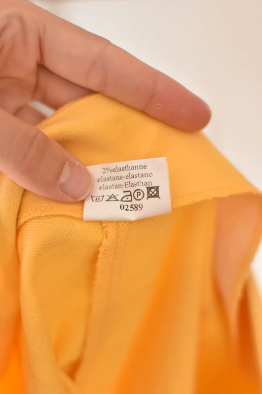 Short vintage jaune taille 38 ( indiquée 44 mais impossible, mesures en bas), en bon état. - photo numéro 6