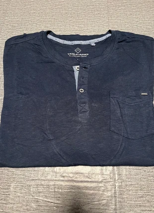 Maglia Volcano Blu – Taglia L – Come Nuova, merk: Volcano, staat: Heel goed, maat: L, € 4,99, € 5,94 inclusief Kopersbescherming