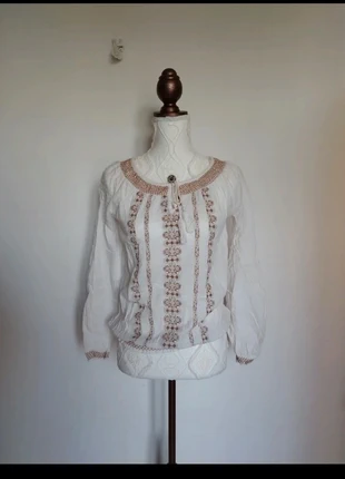 Jolie blouse blanche neuve camaïeu taille 36, marke: Camaïeu, zustand: Neu, größe: S / 36 / 8, 11,50 €, 12,78 € inklusive Vinted-Käuferschutz