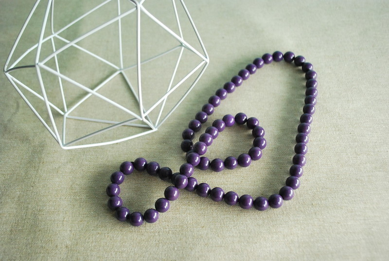 Long collier / sautoir de perles violettes style bohème 1
