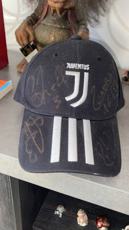 Cappello Juventus originale con firme