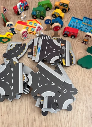 Circuit en bois pour enfants avec personnages, voiture et autres les éléments, brand: King Jouet, condition: Good, size: 24-36 months / 92 cm, €5.00, €5.95 includes Buyer Protection