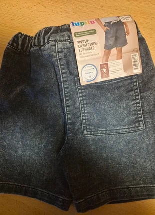 Jeanshose kurz, merk: Lupoline, staat: Nieuw met prijskaartje, maat: 6 jaar / 116 cm, € 2,00, € 2,80 inclusief Kopersbescherming