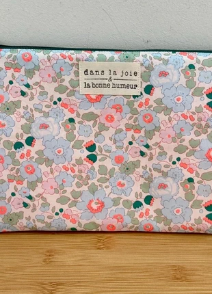 Pochette plate en Liberty Betsy néon corail doublée et molletonnée zippée, brand: pochette trousse en Liberty Betsy néon corail tiss, condition: New without tags, €22.00, €23.80 includes Buyer Protection