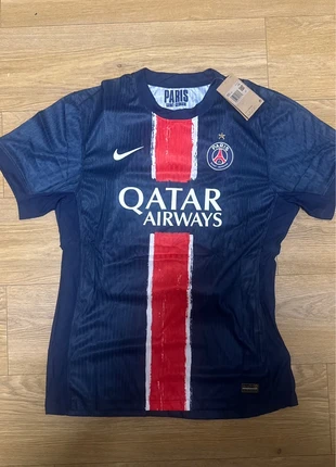 Maillot PSG éditions Champions d’Europe 2025 player version, brand: Nike, condizioni: Nuovo con cartellino, taglia: XXL, €20.00, €21.70 include la Protezione acquisti