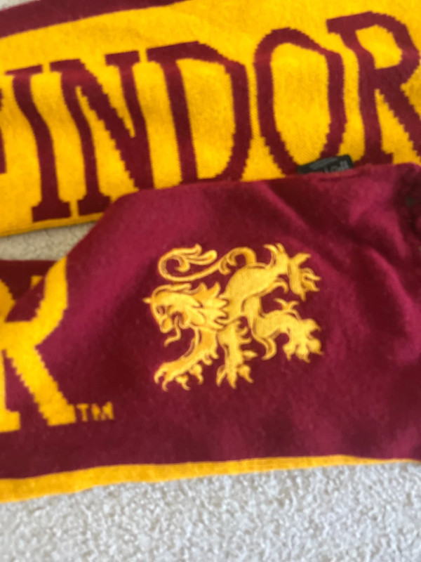 Maroon yellow Gryffindor Harry Potter scarf 2