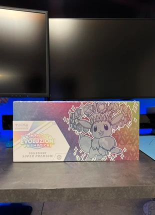 Pokémon Collezione Super Premium - Evoluzioni Prismatiche, edizione italiana., marque: Pokémon, état: Neuf avec étiquette, 175,00 €, 184,45 € Protection acheteurs incluse