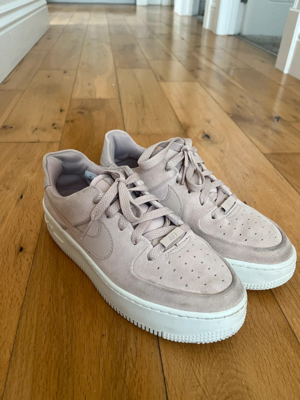 Baby pink suede 2025 nike air force 1