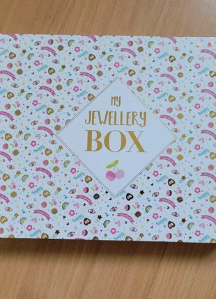 Boite création bracelets, marque: My Jewellery, état: Neuf sans étiquette, taille: 6 ans / 116 cm, 5,00 €, 5,95 € Protection acheteurs incluse