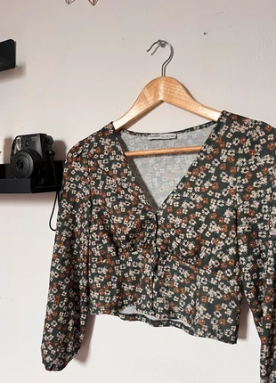 Haut fleuri pull and bear , marque: Pull & Bear, état: Très bon état, taille: S / 36 / 8, 4,00 €, 4,90 € Protection acheteurs incluse