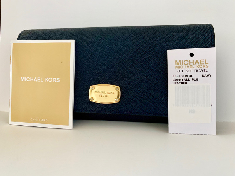 Authentic Secondhand Michael Kors Jet Set Travel Navy Flat Wallet