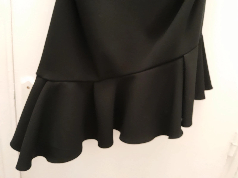 Robe asymétrique noire 4