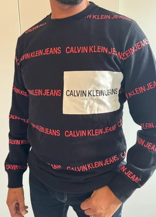 Pull Calvin Klein homme – Taille M – Logo all-over, marque: Calvin Klein, état: Très bon état, taille: M, 20,00 €, 21,70 € Protection acheteurs incluse