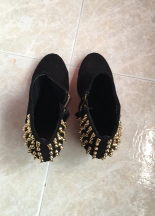 Botas Zara tachuelas doradas, brand: Zara, condition: Very good, size: 39, €5.00, €5.95 includes Buyer Protection