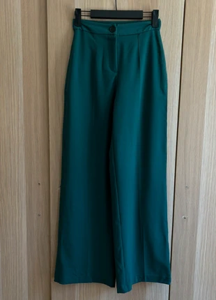 Pantalon wide leg bershka vert sapin, marque: Bershka, état: Neuf sans étiquette, taille: XS / 34 / 6, 8,00 €, 9,10 € Protection acheteurs incluse