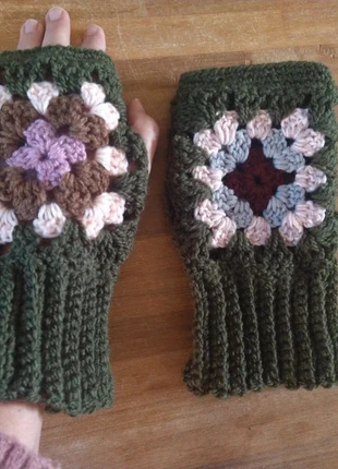 Groene granny square wanten handschoenen, merk: Handgemaakt, staat: Nieuw zonder prijskaartje, maat: L, € 25,00, € 26,95 inclusief Kopersbescherming
