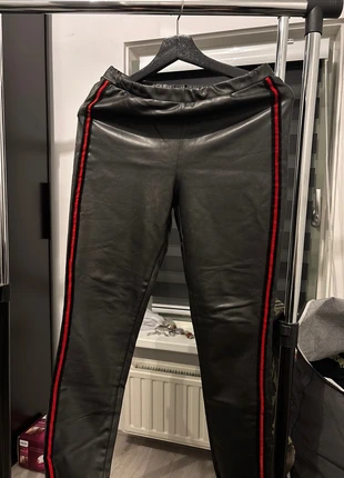 Norfy leatherlook jeans size 38/m, merk: Norfy, staat: Goed, maat: M / 38 / 10, € 6,00, € 7,00 inclusief Kopersbescherming