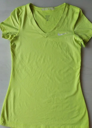 Nike T-Shirt, NikePro, brand: Nike, condizioni: Ottime, taglia: S / IT 40 / EU 36, €3.00, €3.85 include la Protezione acquisti