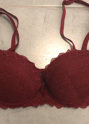 Soutien gorge H&M rouge, merk: H&M, staat: Heel goed, maat: 75B, € 4,00, € 4,90 inclusief Kopersbescherming