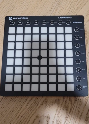 Novation Launchpad MK4, marque: Novation, état: Neuf sans étiquette, 50,00 €, 53,20 € Protection acheteurs incluse